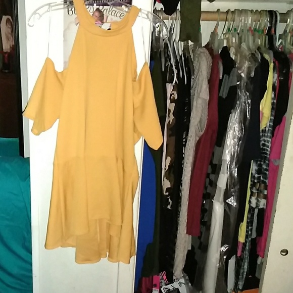 Tops - Picture 5 of 8